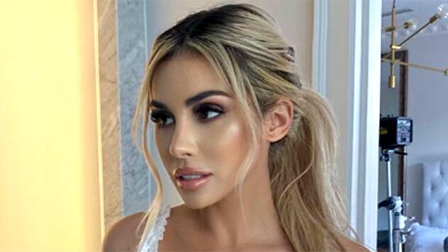 Alexa Dellanos da un adelanto de lo que verán quienes tengan su calendario 2020